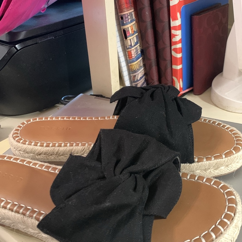 Torrid Sz 11 black suede slide on sandals. Jute - Picture 3 of 6